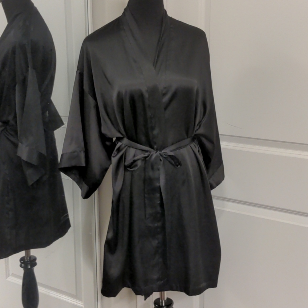 VS Satin robe